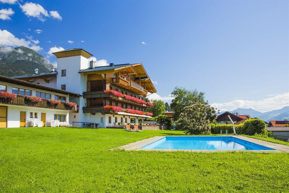 Hotel Huberhof Innsbruck Bagian luar foto